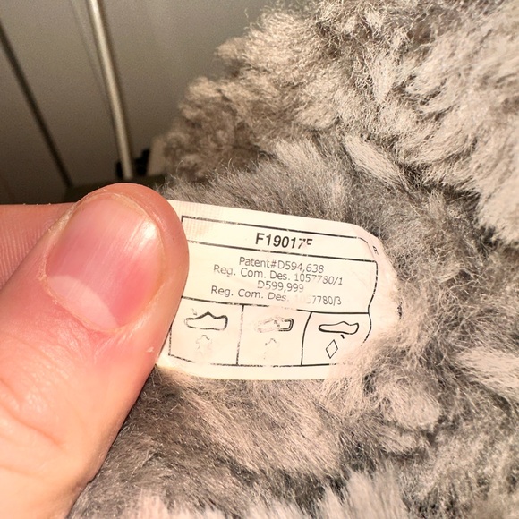 UGG Bailey Button II Boot Grey - Picture 7 of 9